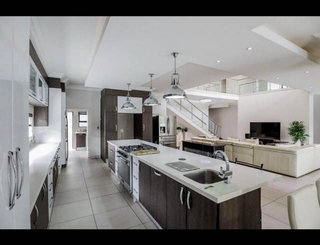 6 BEDROOM HOUSE FOR SALE IN ZAMBEZI COUNTRY ESTATE